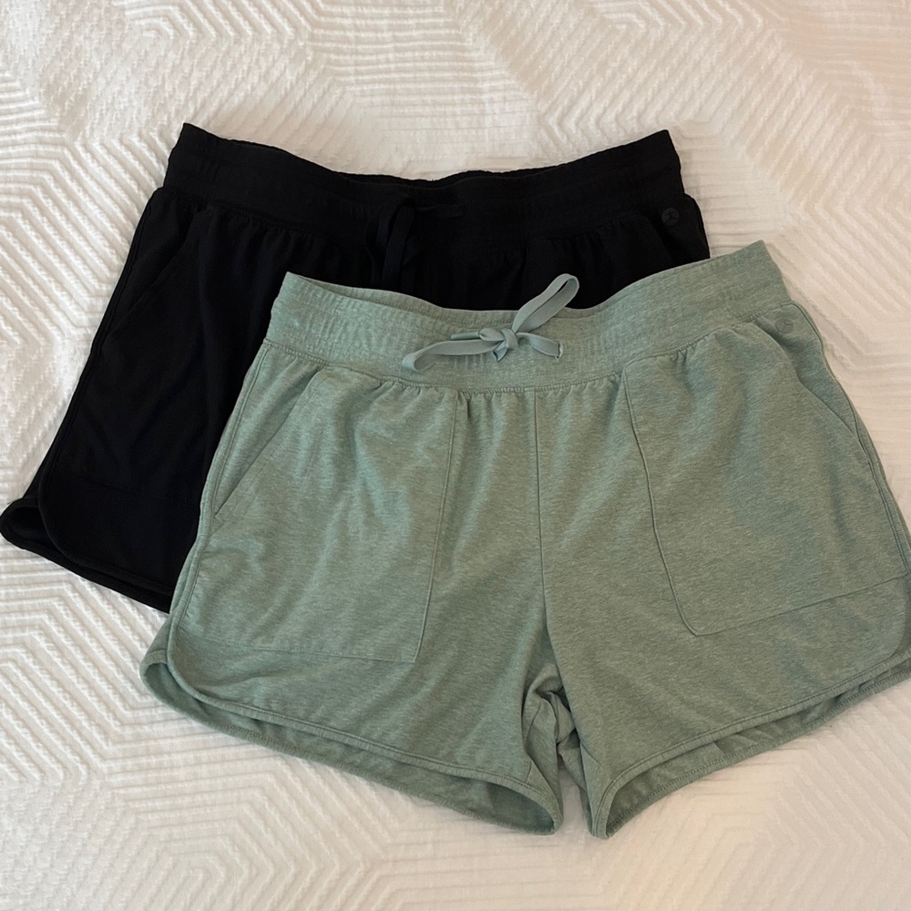 Danskin Black and Green Casual Shorts Set